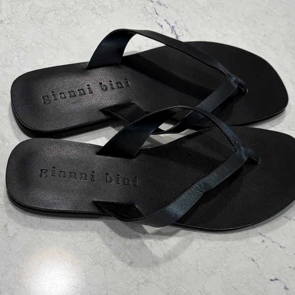 Gianni Bini Black Leather Sandals - Picture 2 of 3
